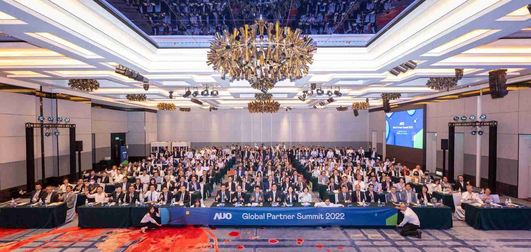 友達推動「安心、、、、創新、、、、用心、、同心、、、、盡心」五星職旅，，，為菲籍員工打造全方位照護，，首度贏得「人權實踐與發展領袖獎」殊榮