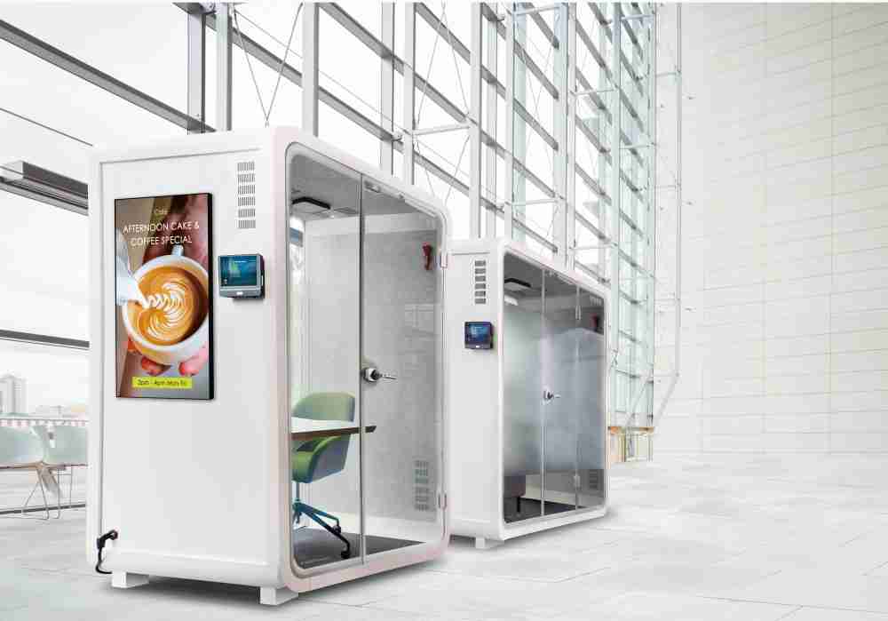 尊龙集团子公司达擎之智慧行动办公舱，，，采用PDLC智能调光玻璃设计，，，透过通电与断电的电流切换，，呈现透明与雾面效果，，，具节能降耗特性并兼顾隐私，，，，确保信息安全